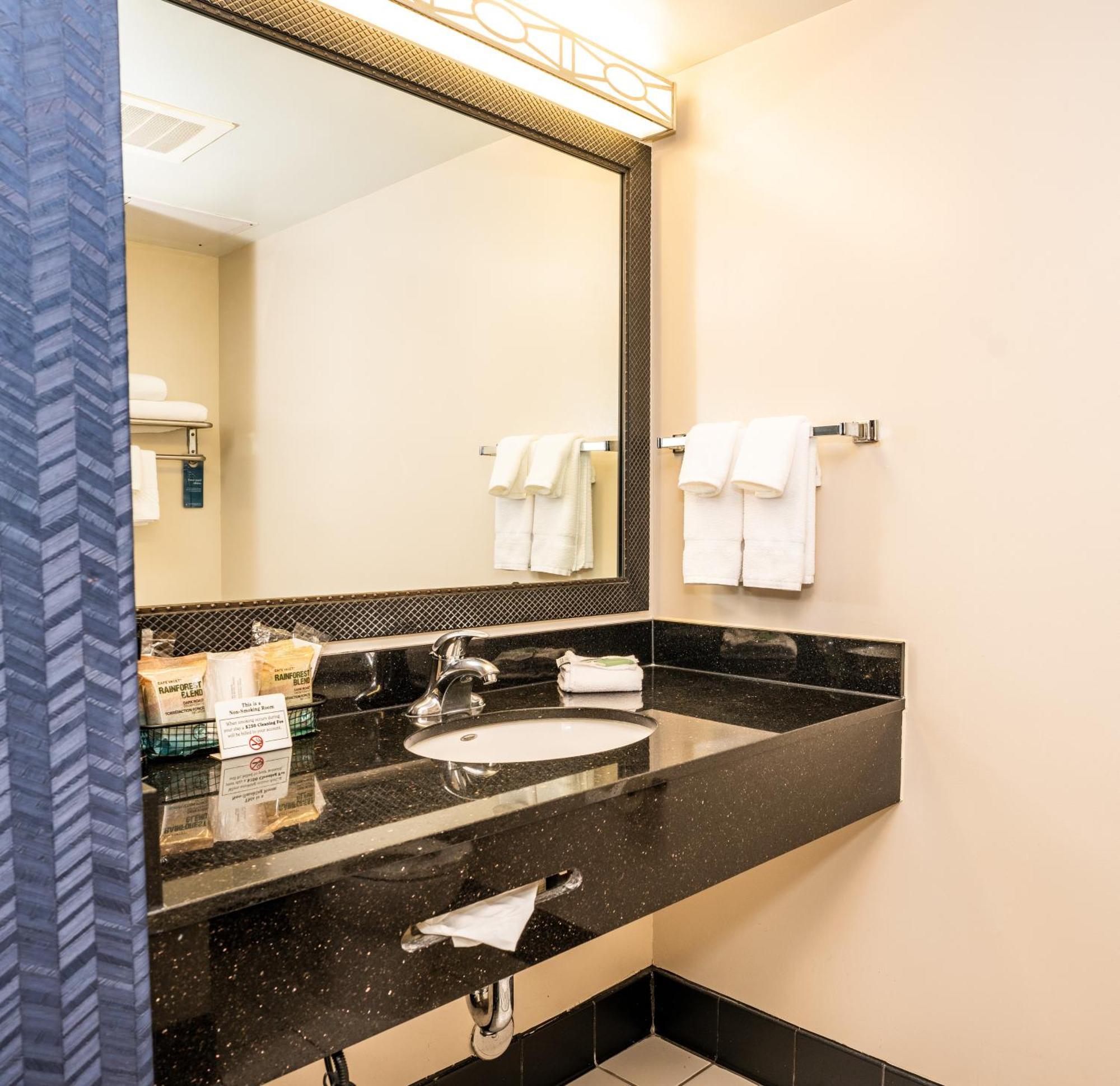 Fairfield Inn & Suites By Marriott San Antonio Downtown/Alamo Plaza Exterior photo
